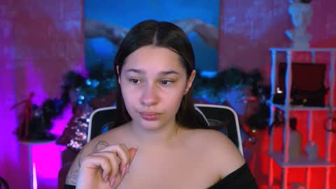 kimclarks online show from December 17, 12:33 pm