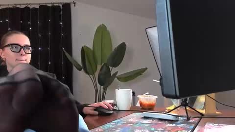 kimclarks online show from February 8, 8:56 pm