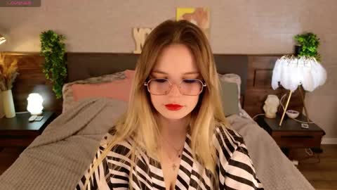 KimEvanss online show from May 2, 5:34 am