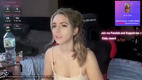 Snapshot of kimilee22 chatting on July 2, 6:47 pm Wolfs Girl online show from July 2, 6:47 pm