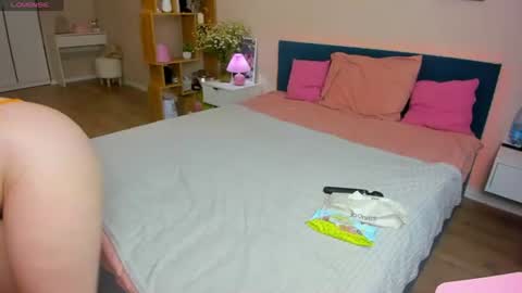 kimkittyns online show from June 20, 3:20 am