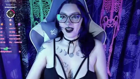 Kim Lennox online show from April 7, 1:55 pm