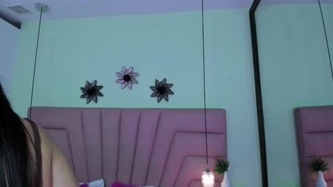 kimluna1 online show from March 15, 11:49 am