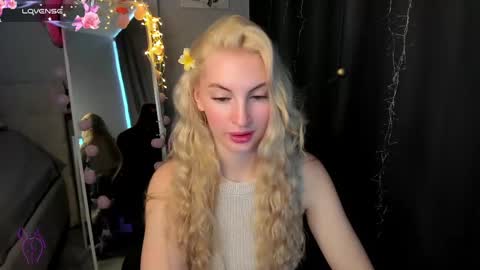 kimmy1_powell online show from April 14, 2:50 am