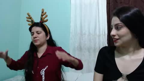 Snapshot of kimzu2830 chatting on December 17, 3:23 am Kim and Zuka online show from December 17, 3:23 am