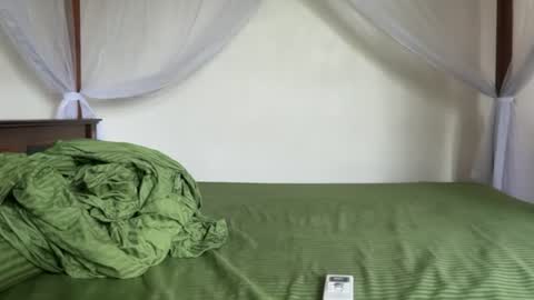 Snapshot of kinda_horny_right_now chatting on June 17, 5:32 am Isaac online show from June 17, 5:32 am