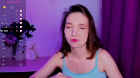 Snapshot of kindhazelhere_ chatting on June 8, 1:33 pm Hazel online show from June 8, 1:33 pm