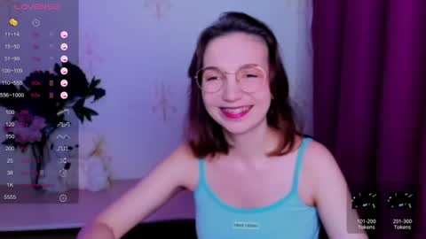 Snapshot of kindhazelhere_ chatting on June 11, 4:32 am Hazel online show from June 11, 4:32 am