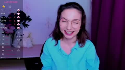 Snapshot of kindhazelhere_ chatting on June 15, 5:15 pm Hazel online show from June 15, 5:15 pm