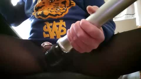 Kingaxel online show from March 31, 9:53 am