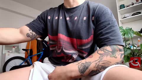 Snapshot of king_master_juan chatting on December 4, 9:40 am The Best Master online show from December 4, 9:40 am