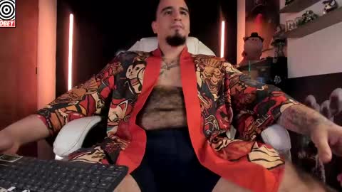 King Bear online show from April 10, 3:34 am