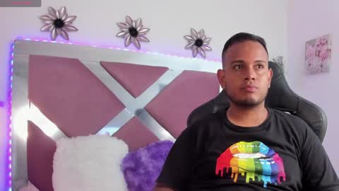 Snapshot of kingg_jay chatting on May 17, 12:34 pm kingg_jay online show from May 17, 12:34 pm