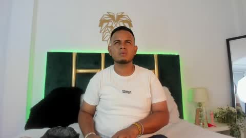 Snapshot of kingg_jay chatting on May 26, 12:01 pm kingg_jay online show from May 26, 12:01 pm