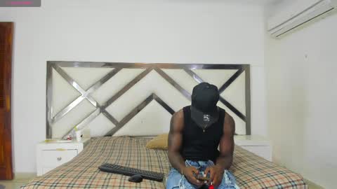 kingmaverickx online show from April 19, 2:33 am
