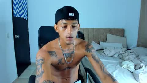 DOMINANT ALPHA KINGS online show from October 28, 10:34 pm