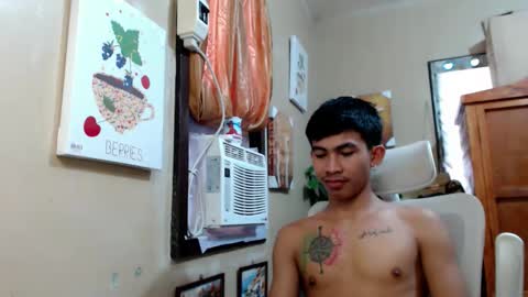 Snapshot of kingscock18 chatting on December 1, 2:27 am ALVIN online show from December 1, 2:27 am