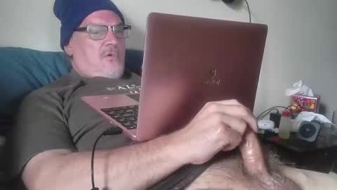 kingtongue10 online show from April 13, 9:09 pm