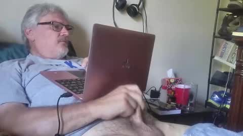 kingtongue10 online show from April 22, 9:16 pm