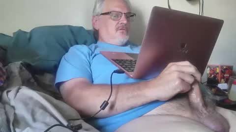 kingtongue10 online show from April 25, 8:39 pm