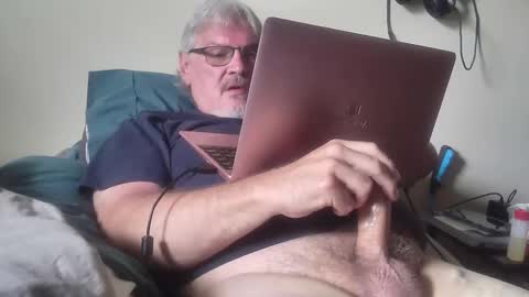 kingtongue10 online show from April 27, 6:39 pm