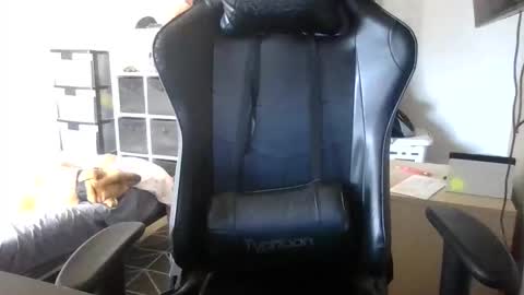 Snapshot of kinkybinerd chatting on November 20, 6:57 am Horny Bloomy online show from November 20, 6:57 am