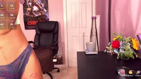 Snapshot of kira21_13 chatting on October 19, 4:18 pm Kira21 13 online show from October 19, 4:18 pm