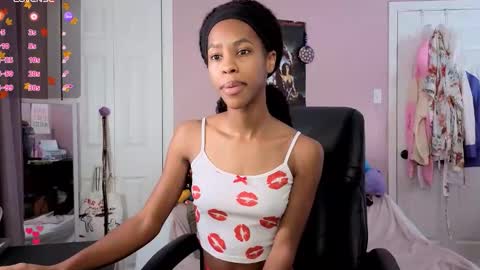 Snapshot of kira21_13 chatting on November 19, 4:18 pm Kira21 13 online show from November 19, 4:18 pm