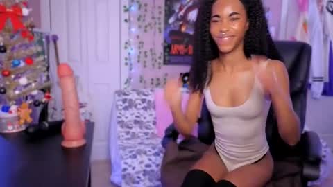 Snapshot of kira21_13 chatting on December 14, 1:00 am Kira21 13 online show from December 14, 1:00 am