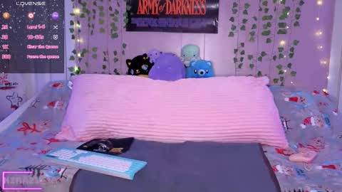 Snapshot of kira21_13 chatting on December 22, 1:02 am Kira21 13 online show from December 22, 1:02 am