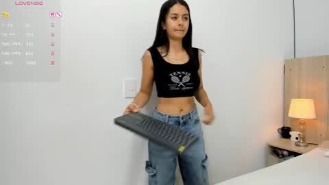 Snapshot of kira_dubois chatting on April 23, 11:31 am Kira online show from April 23, 11:31 am