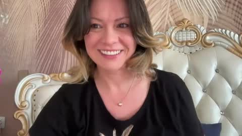 KiraDivine online show from April 19, 12:15 pm