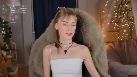 Kira online show from April 10, 11:53 pm