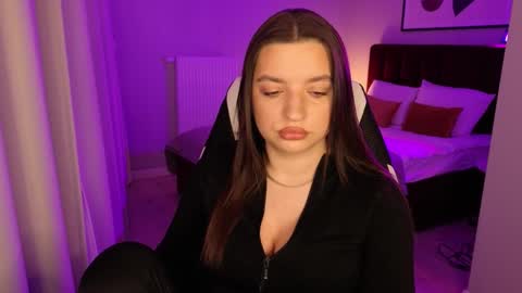 kirastorm_ online show from February 10, 4:11 pm