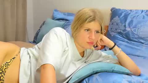Snapshot of kirraa_ chatting on July 23, 7:12 pm Kira online show from July 23, 7:12 pm