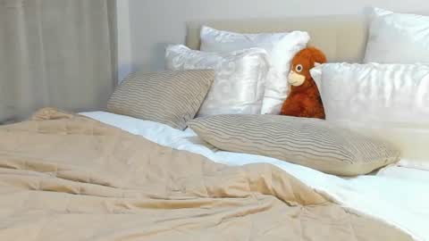 Snapshot of kirraa_ chatting on August 3, 8:34 pm Kira online show from August 3, 8:34 pm