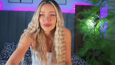 Risha online show from April 4, 1:04 am