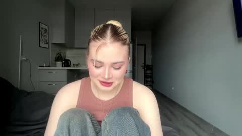 Snapshot of kirtova chatting on April 15, 10:00 am Kira online show from April 15, 10:00 am