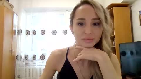 kissandbelle online show from November 13, 7:29 am