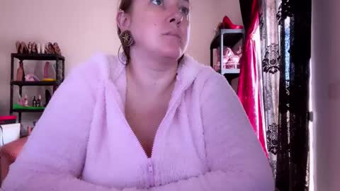 kissica online show from November 4, 9:30 am