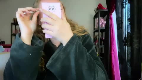 kissica online show from April 1, 5:21 pm