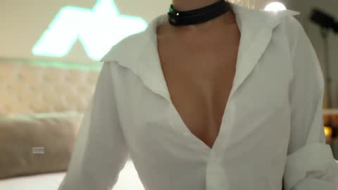 kissing33 online show from May 13, 8:49 pm