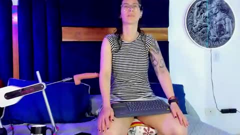 Kissing Company online show from May 5, 4:09 am