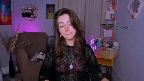 Snapshot of kitniss_dreamy chatting on June 6, 7:29 pm kitniss online show from June 6, 7:29 pm