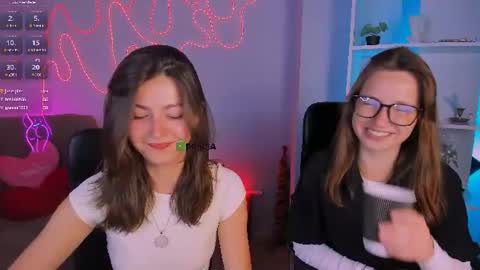 Snapshot of kitniss_dreamy chatting on July 19, 7:17 pm kitniss online show from July 19, 7:17 pm