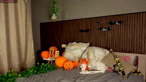 The sexy fox Kitsune online show from November 2, 8:00 pm