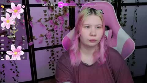 Snapshot of kitsune_little chatting on April 21, 10:43 am kitsune_little online show from April 21, 10:43 am