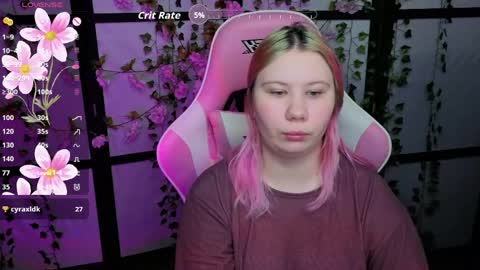Snapshot of kitsune_little chatting on April 22, 11:39 pm kitsune_little online show from April 22, 11:39 pm