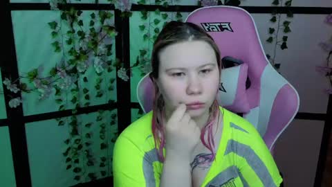 Snapshot of kitsune_little chatting on May 11, 10:40 pm kitsune_little online show from May 11, 10:40 pm