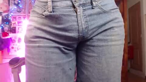 Ari Keimiwrights  online show from December 3, 2:47 am